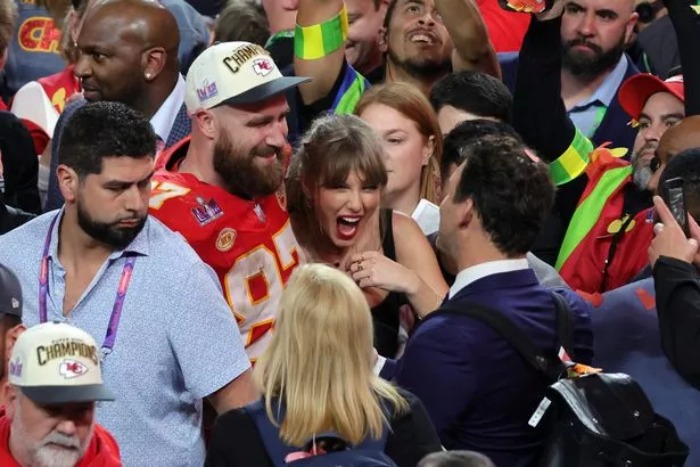 Taylor Swift and Travis Kelce A Symbiotic Fanbase