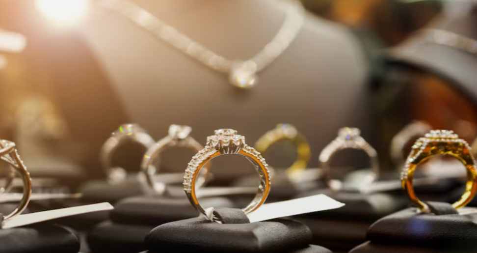 Perfect Gifts for Jewelry Lovers: A Guide to Choosing the Ideal Piece